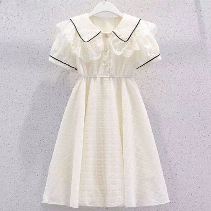 9Children’s evening dress