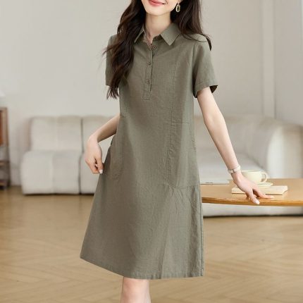 080Um vestido cinza elegante e versátil.