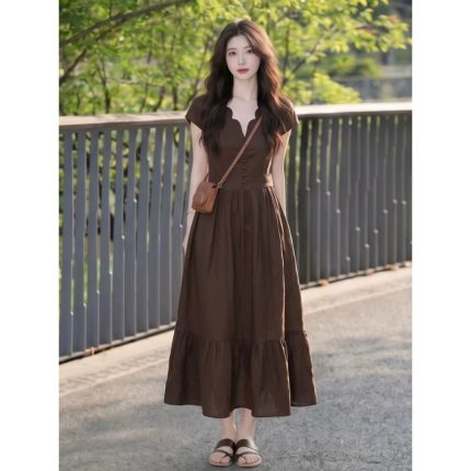 095Vestido marrom elegante e versátil