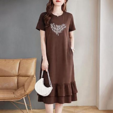 093Vestido marrom escuro elegante e versátil