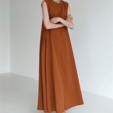 Vestido longo casual sem mangas com decote redondo e cor sólida.03